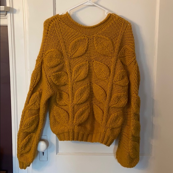 Hand knit chunky cropped sweater - Picture 2 of 6
